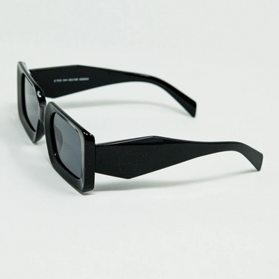 Sleek Black Square Sunglasses with Sculpted Side Detail