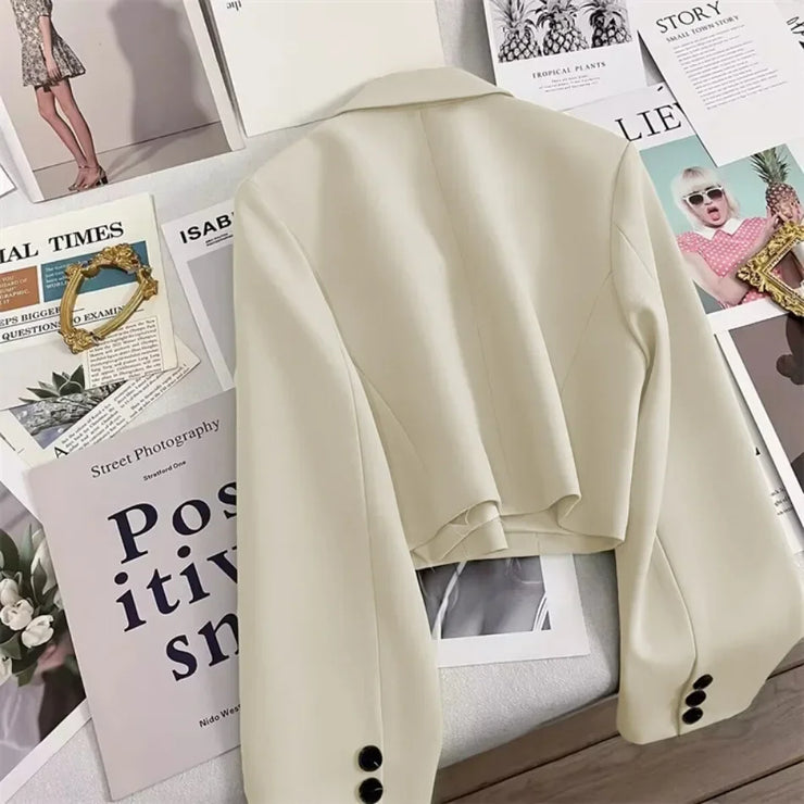 Élan Cropped Tailored Blazer