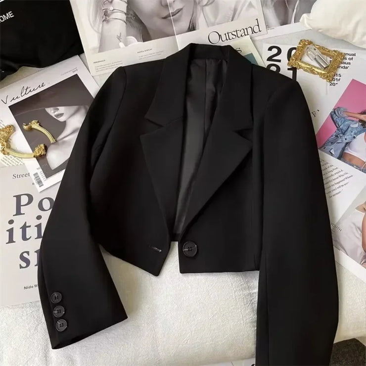 Élan Cropped Tailored Blazer